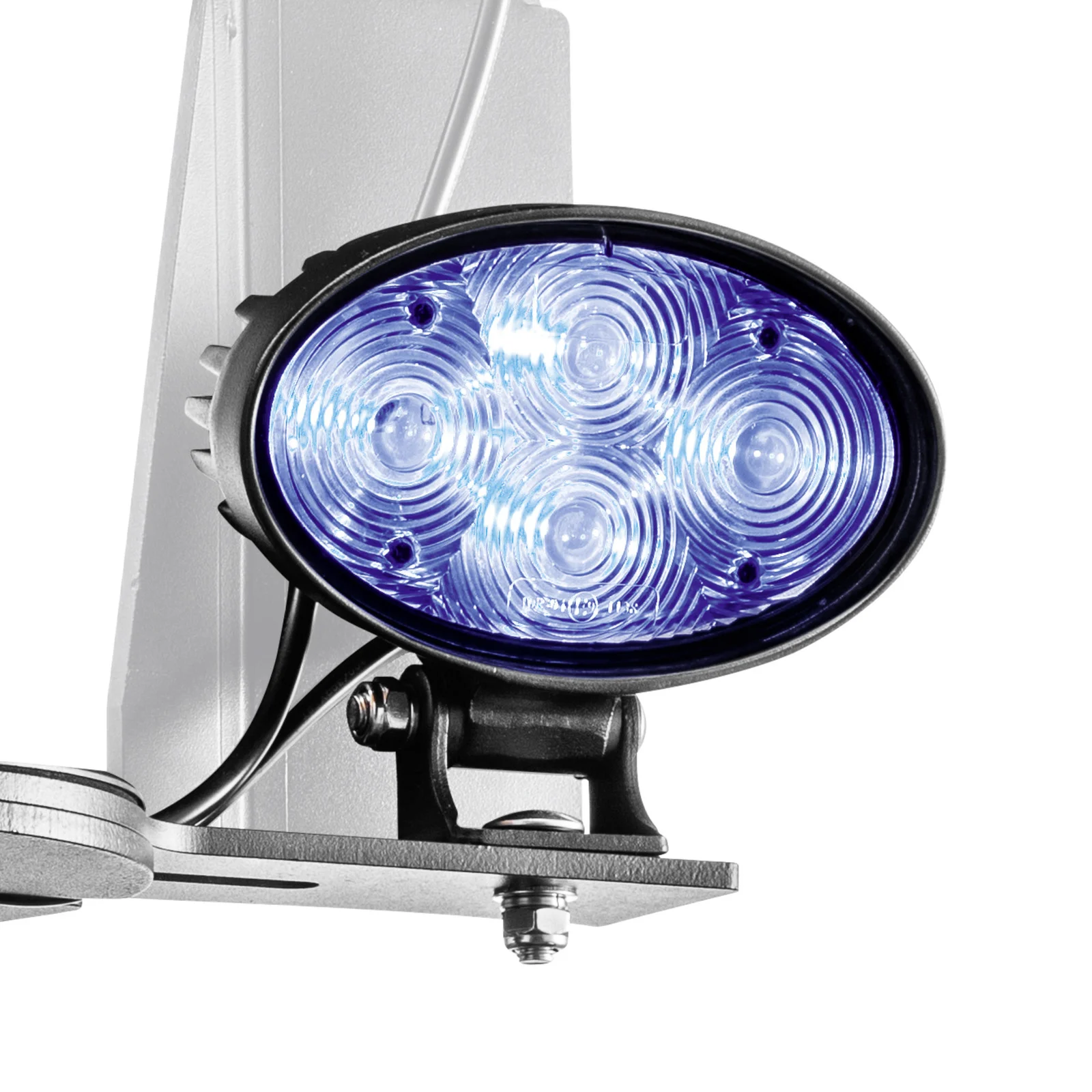 Ovaler LED-Scheinwerfer mit blauen Linsen, montiert auf einer Metallhalterung mit Schrauben.