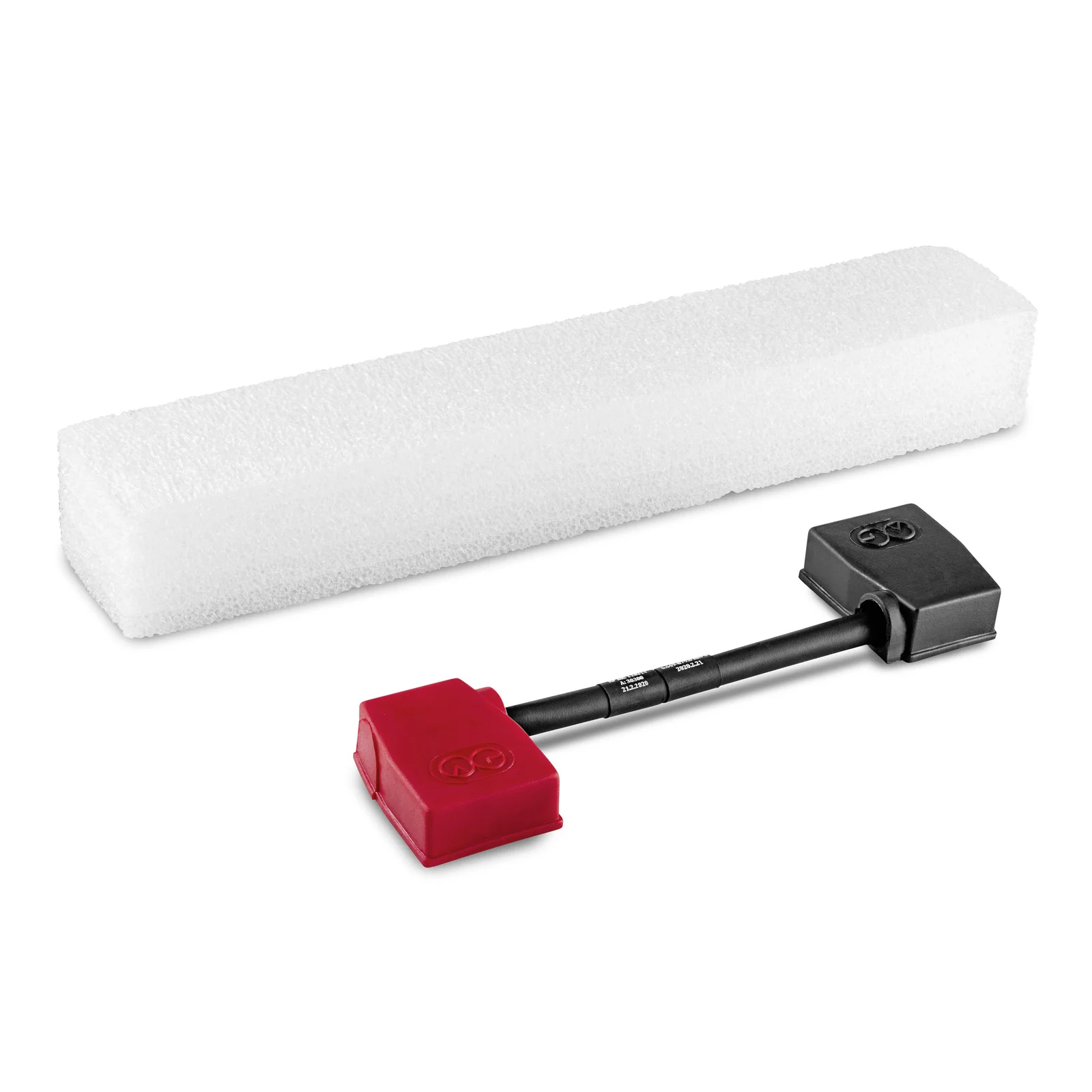 Roter und schwarzer Adapter mit langem Stab, daneben ein rechteckiger weißer Schaumstoffblock.