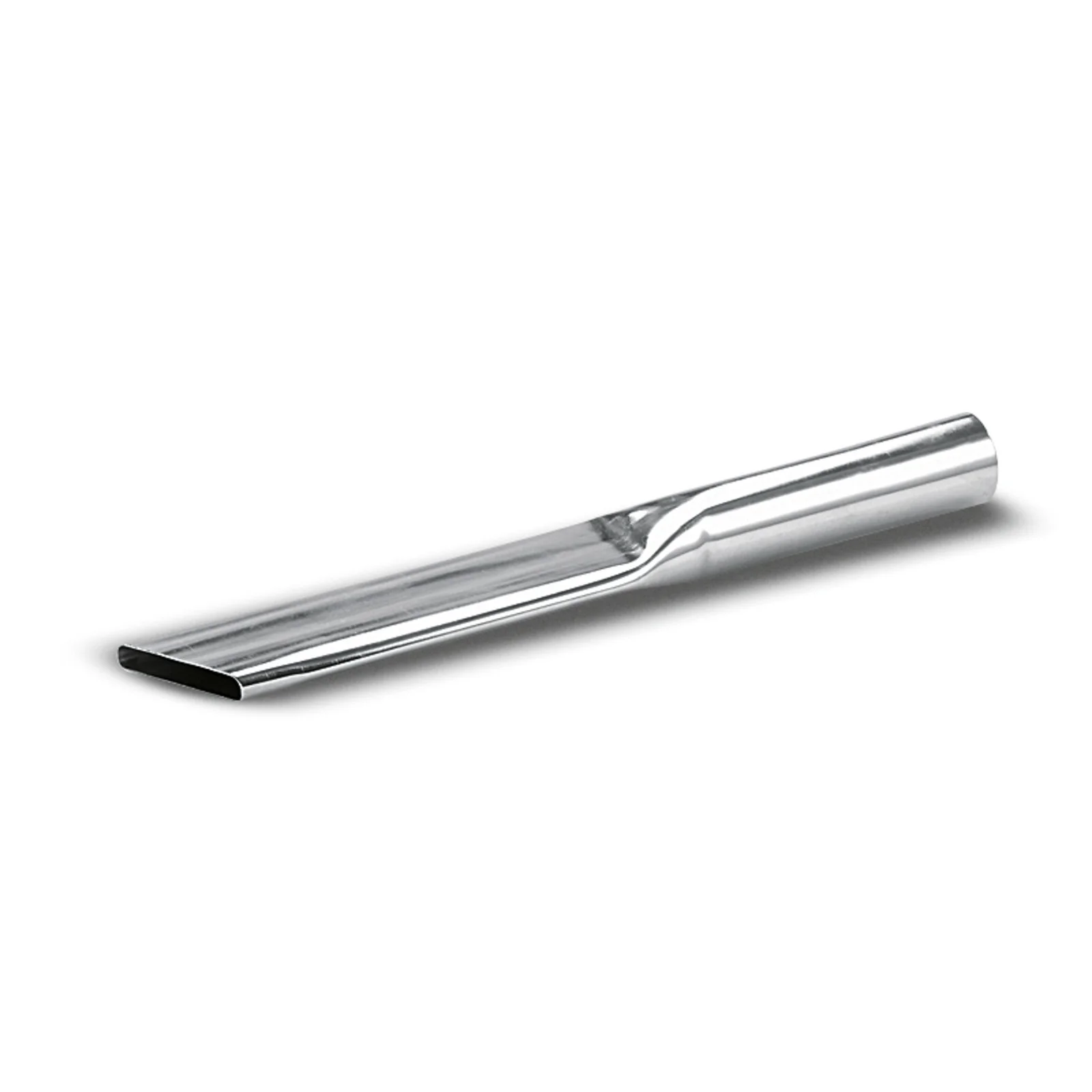 Silbernes, längliches Metallrohr mit flacher Öffnung, auf weißem Hintergrund liegend.