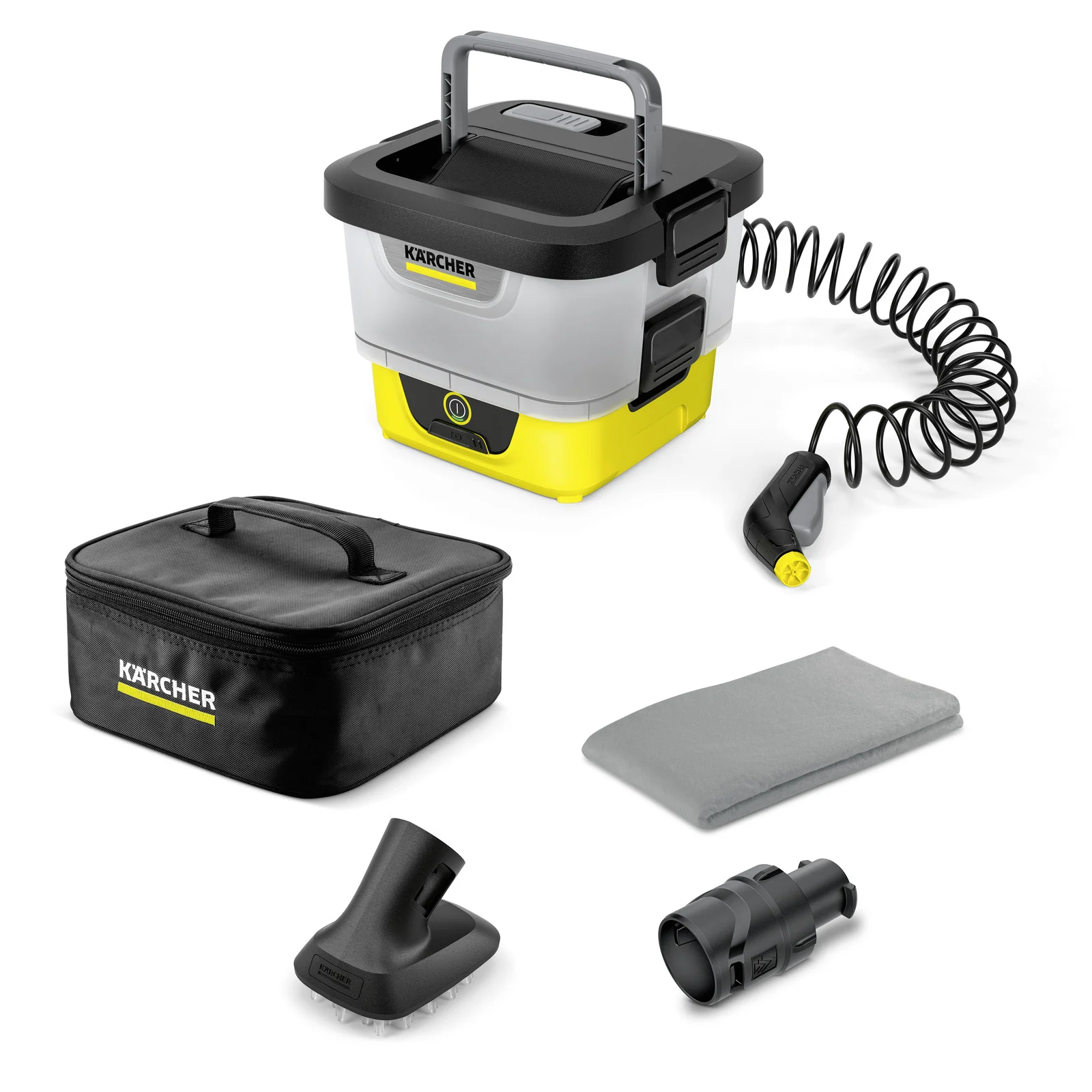 Kärcher Mobile Outdoor Cleaner mit Zubehör: schwarze Tasche, graues Tuch, Bürstenaufsatz und Spiralschlauch mit Pistole.