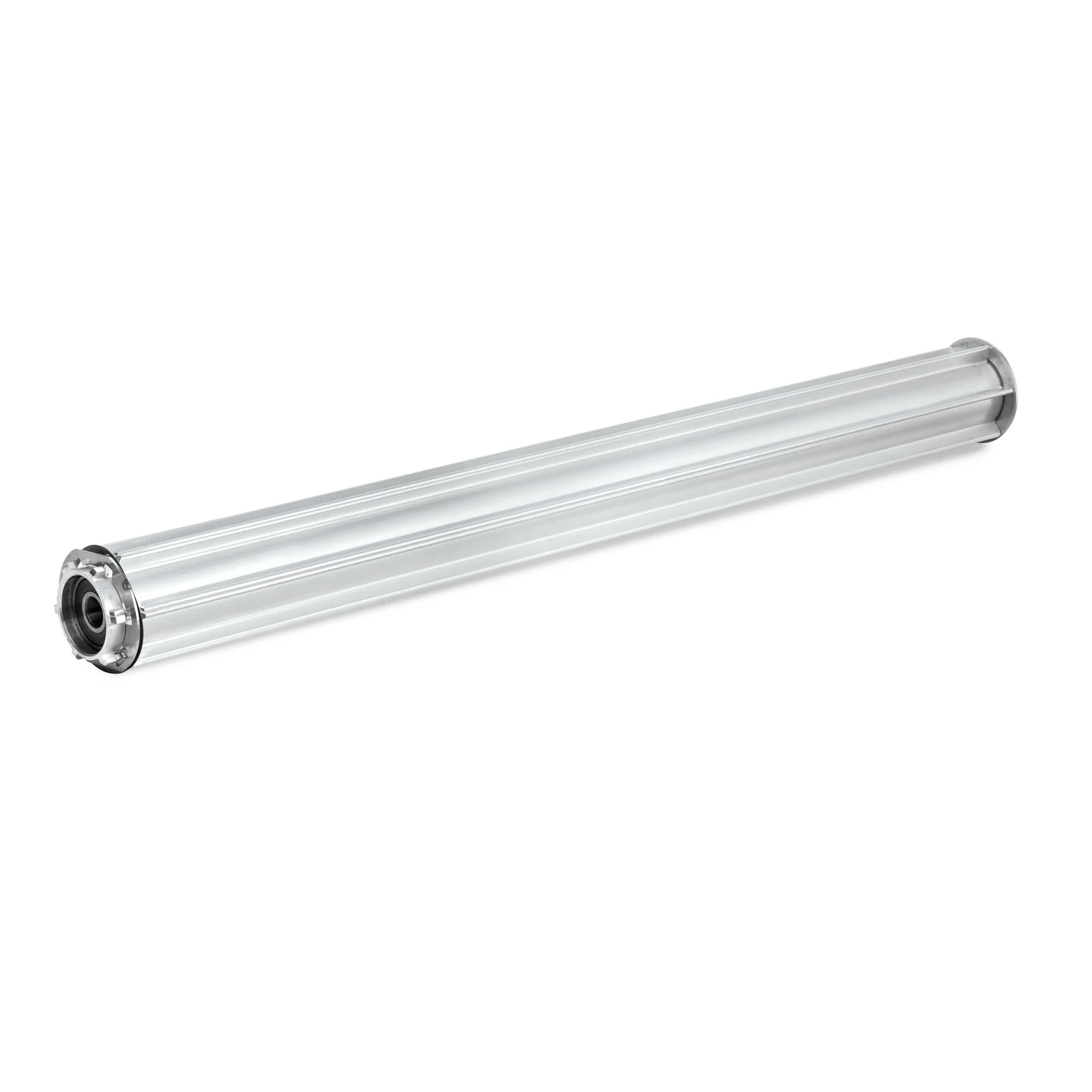 Silberne Aluminiumwalze mit schwarzem Endstück, horizontal auf weißem Hintergrund liegend.