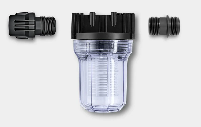 Kärcher Wasserfilter mit zwei schwarzen Anschlussstücken auf weißem Hintergrund.