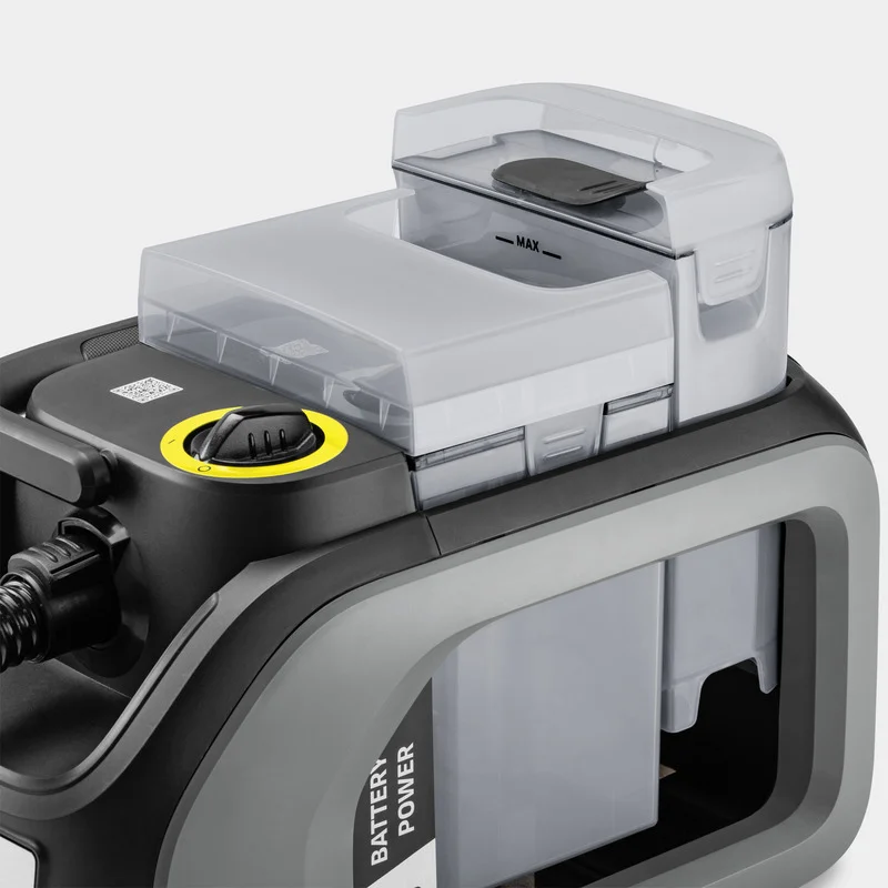 Kärcher Akku-Hochdruckreiniger mit transparentem Wassertank und schwarzem Gehäuse. Drehknopf mit gelbem Ring.