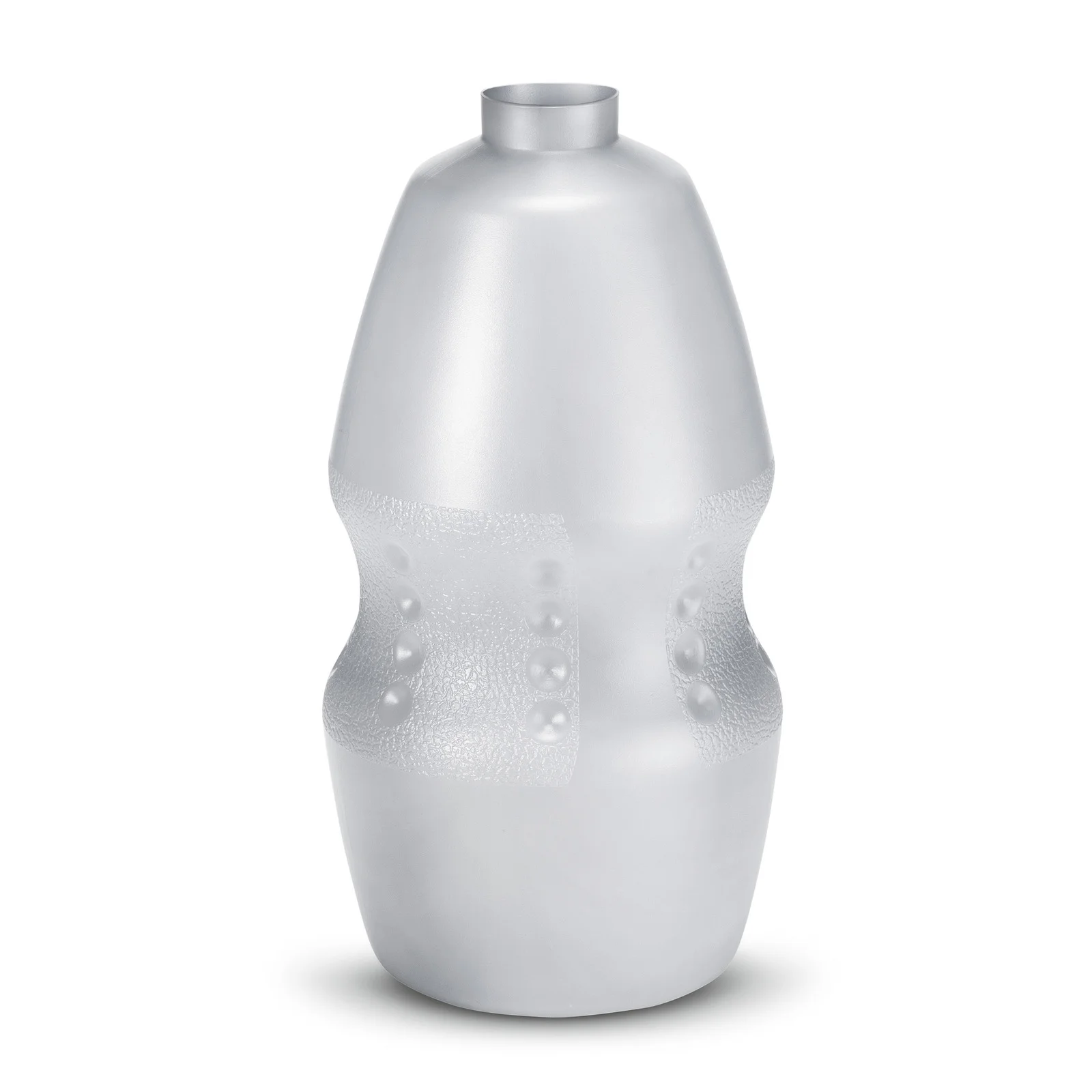 Silberne Vase mit strukturierten Griffbereichen und glatter Oberfläche auf weißem Hintergrund.