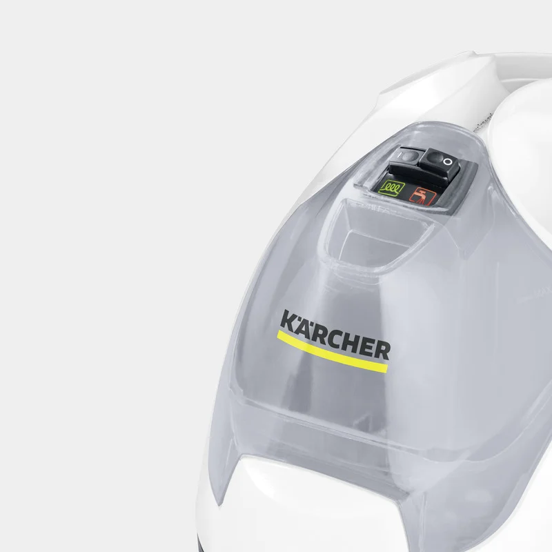 Nahaufnahme eines Kärcher Dampfreinigers mit transparentem Wassertank und Bedienelementen auf weißem Hintergrund.