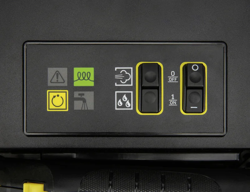 Bedienfeld eines Kärcher Geräts mit Symbolen für Warnung, Strom, Luftdruck und Wasser. Zwei Kippschalter für Ein/Aus.