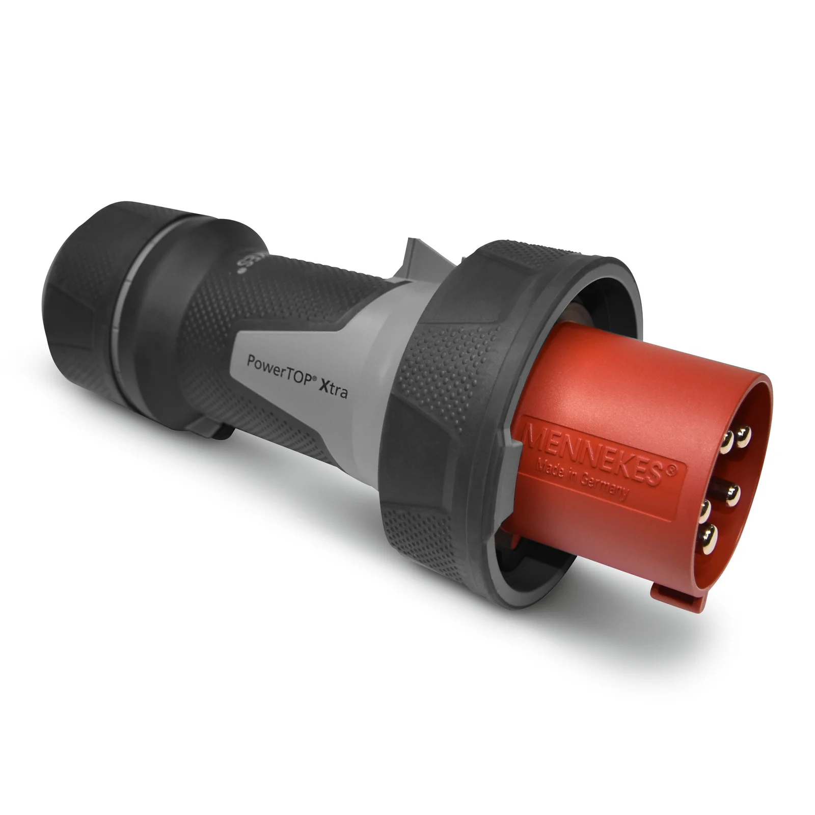 Roter Mennekes PowerTOP Xtra Stecker mit schwarzem Griff und grauem Mittelteil, liegend auf weißem Hintergrund.